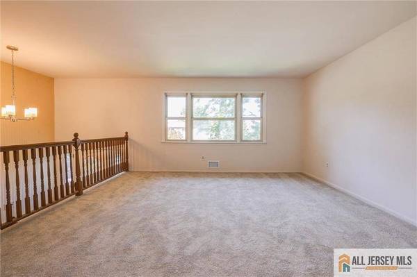 18 Kierst ST, Sayreville, NJ 08859