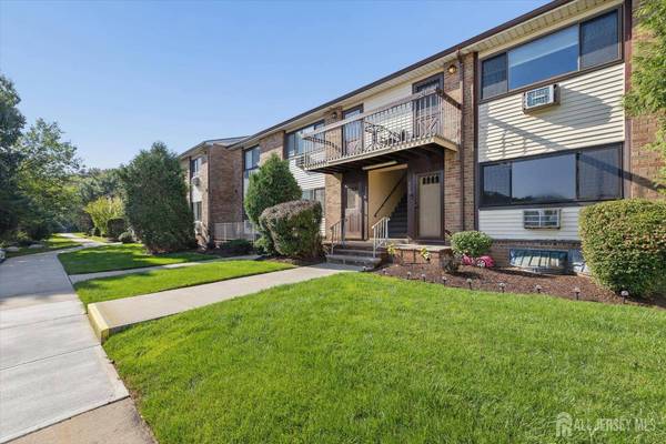 714 Cricket LN, Woodbridge Proper, NJ 07095