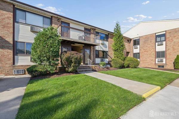 714 Cricket LN, Woodbridge Proper, NJ 07095