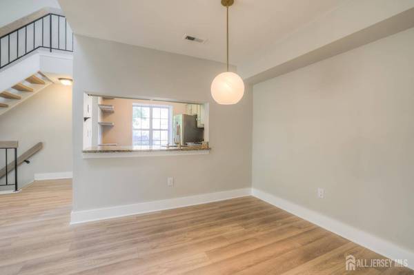 1307 Commons At Kingswood DR, East Brunswick, NJ 08816