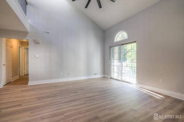 1307 Commons At Kingswood DR, East Brunswick, NJ 08816