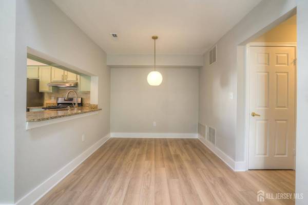 1307 Commons At Kingswood DR, East Brunswick, NJ 08816