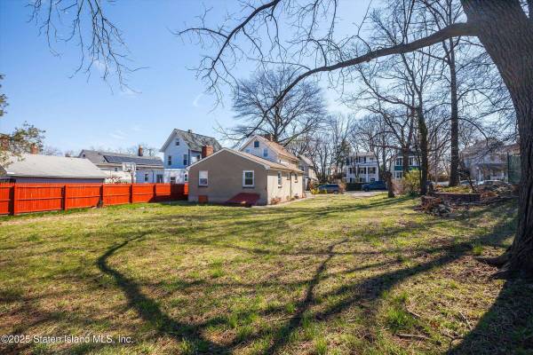 26 Trantor PL, Staten Island, NY 10302