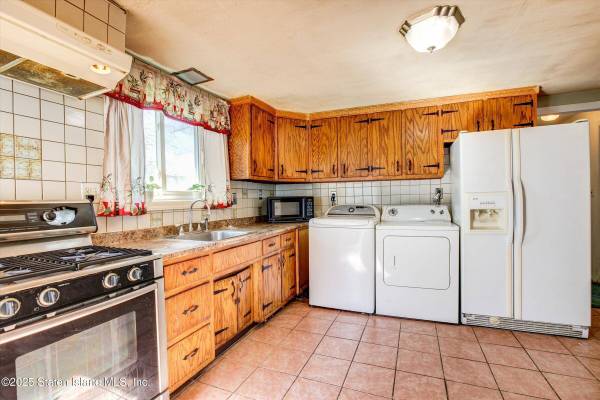 26 Trantor PL, Staten Island, NY 10302