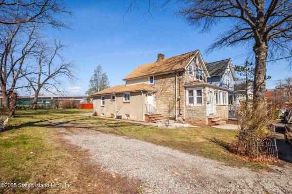 26 Trantor PL, Staten Island, NY 10302