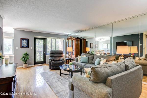 120 Wellington CT #3h, Staten Island, NY 10314