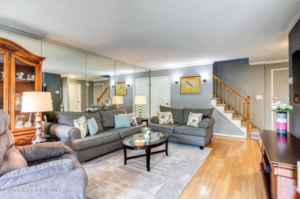 120 Wellington CT #3h, Staten Island, NY 10314