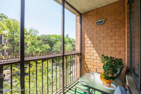 120 Wellington CT #3h, Staten Island, NY 10314