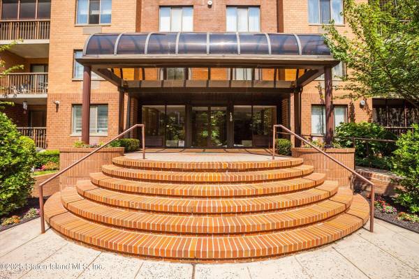 120 Wellington CT #3h, Staten Island, NY 10314