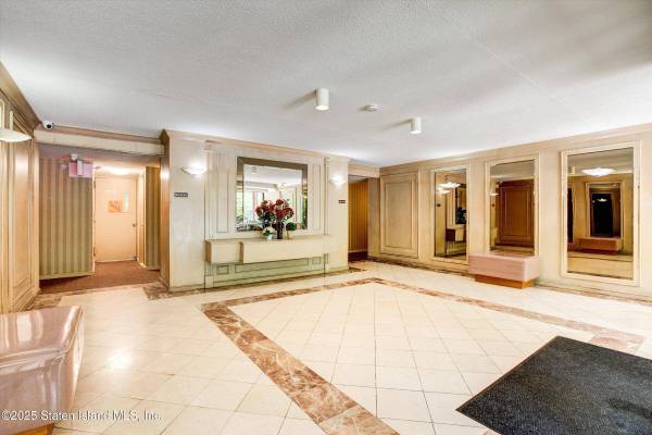 120 Wellington CT #3h, Staten Island, NY 10314