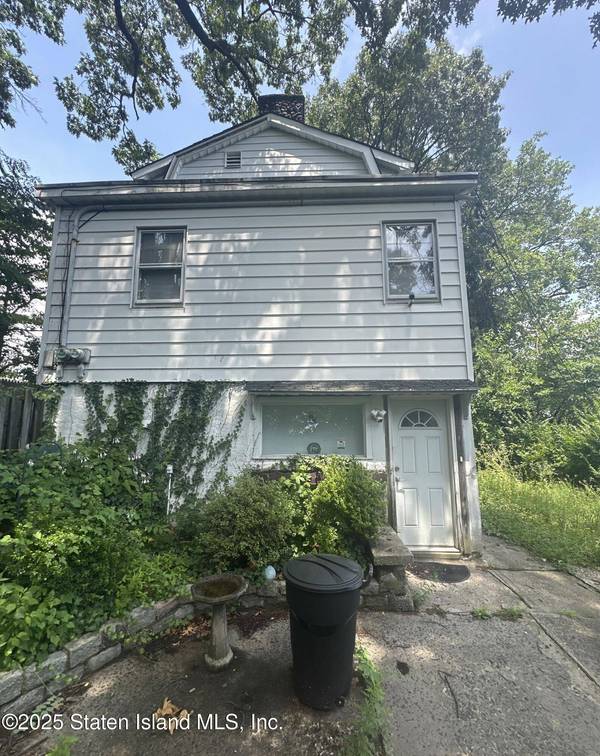 83 Mountainside RD, Staten Island, NY 10304