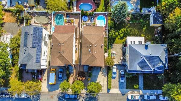 572 Drumgoole RD E, Staten Island, NY 10312