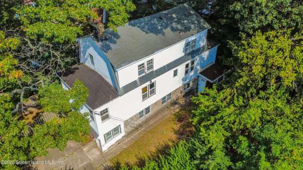 83 Mountainside RD, Staten Island, NY 10304