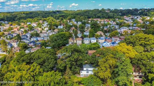 83 Mountainside RD, Staten Island, NY 10304