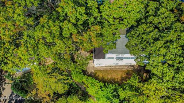 83 Mountainside RD, Staten Island, NY 10304