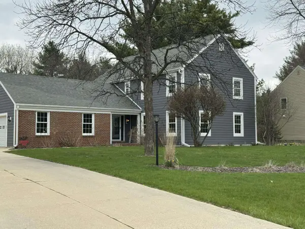 259 Fieldstone Rd, Delafield, WI 53018