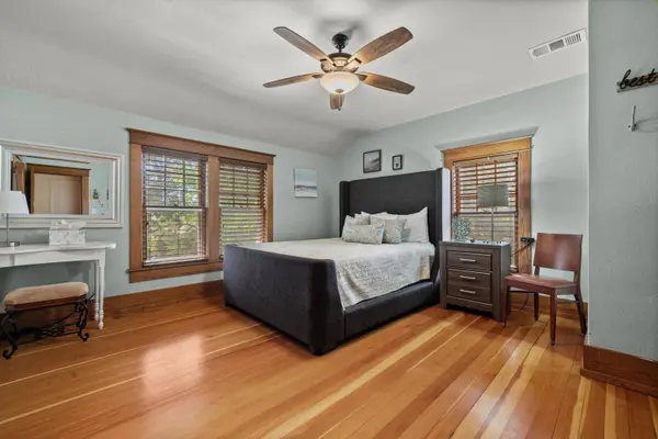 415 S Lake Shore Dr, Lake Geneva, WI 53147