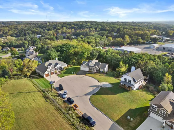 1155 La Salle Ct, Lake Geneva, WI 53147