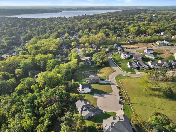 1155 La Salle Ct, Lake Geneva, WI 53147