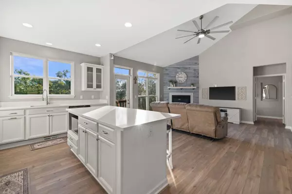 1155 La Salle Ct, Lake Geneva, WI 53147