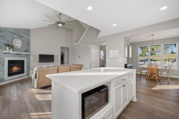 1155 La Salle Court, Lake Geneva, WI 53147