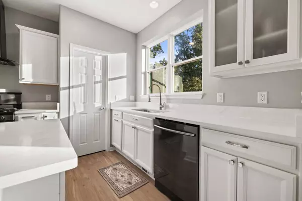 1155 La Salle Court, Lake Geneva, WI 53147