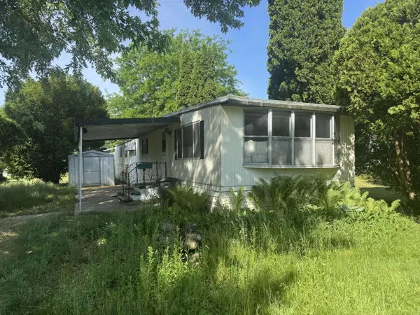 1432 Pleasant St, Lyons, WI 53105
