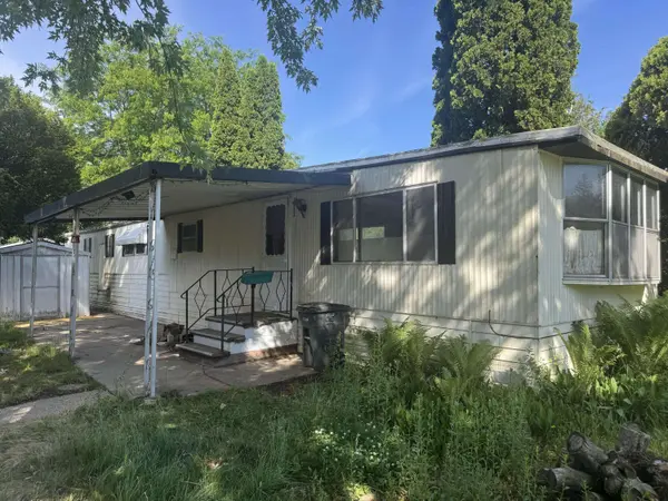 1432 Pleasant St, Lyons, WI 53105