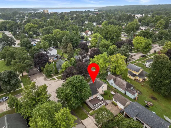 501 Haskins St, Lake Geneva, WI 53147