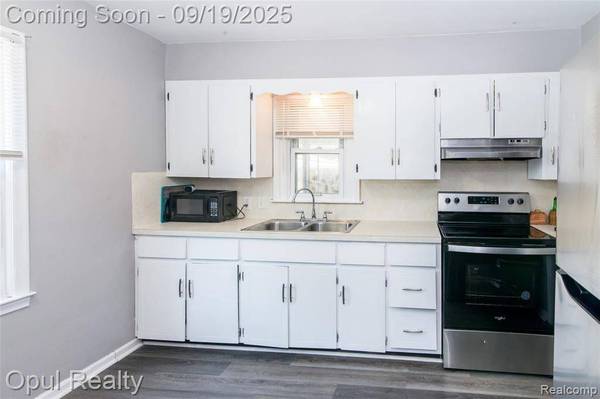 31426 Hennepin Street, Garden City, MI 48135