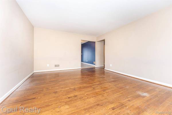 8234 Perrin AVE, Westland, MI 48185