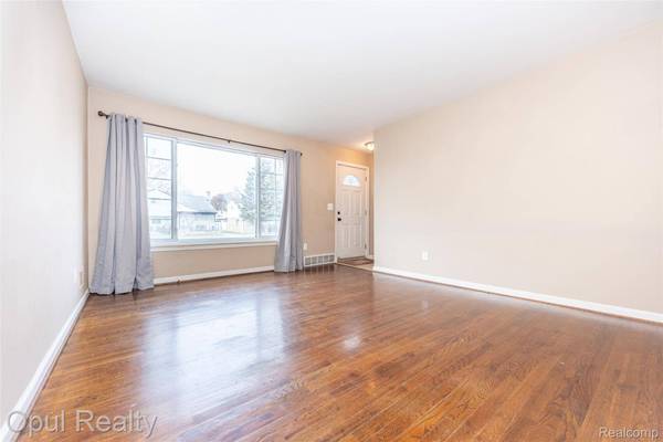 8234 Perrin AVE, Westland, MI 48185