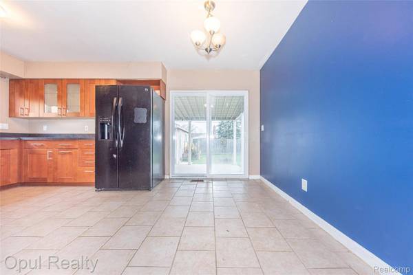 8234 Perrin AVE, Westland, MI 48185