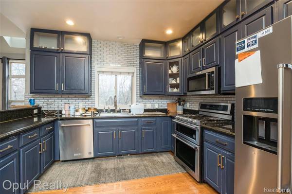 2069 Rochelle Park DR, Rochester Hills, MI 48309