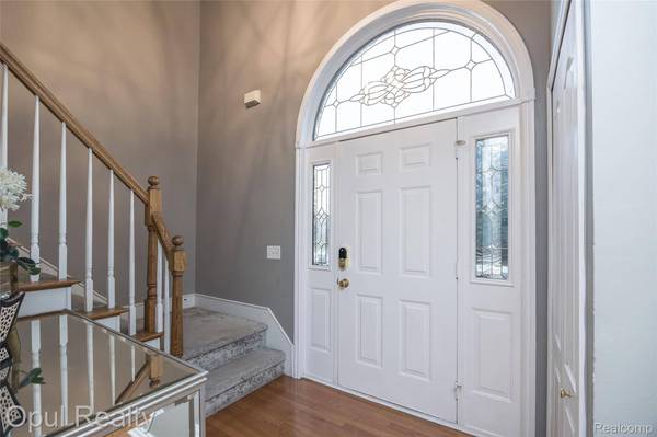 2069 Rochelle Park DR, Rochester Hills, MI 48309