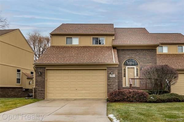 2069 Rochelle Park DR, Rochester Hills, MI 48309