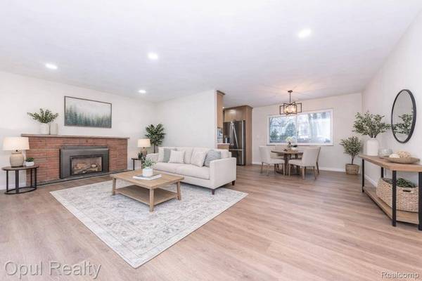 23220 Fleming DR, Farmington, MI 48335
