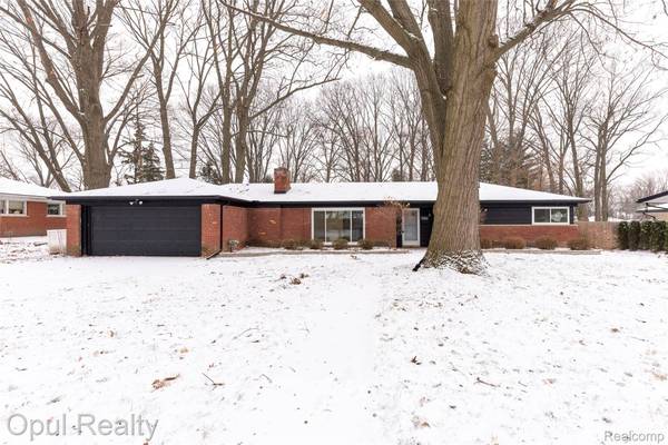 23220 Fleming DR, Farmington, MI 48335