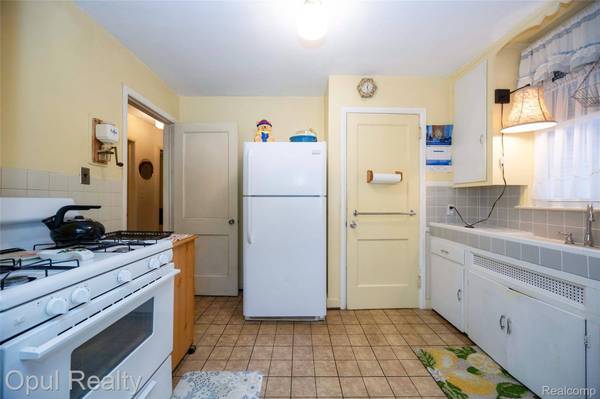 6514 Woodmont AVE, Detroit, MI 48228
