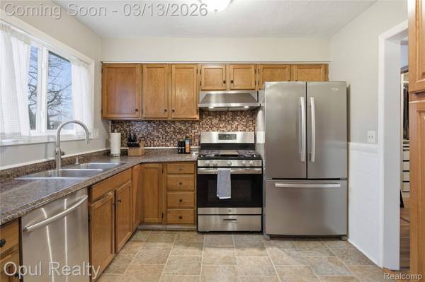 43761 Yorktown ST, Canton, MI 48188