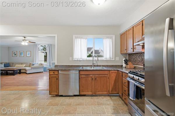 43761 Yorktown ST, Canton, MI 48188