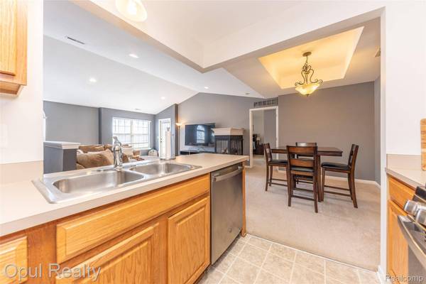 11698 Farmington RD, Livonia, MI 48150
