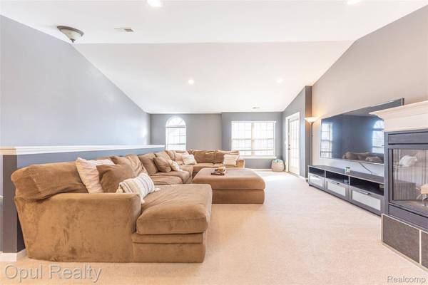 11698 Farmington RD, Livonia, MI 48150