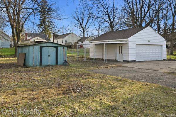 522 E Cavanaugh RD, Lansing, MI 48910