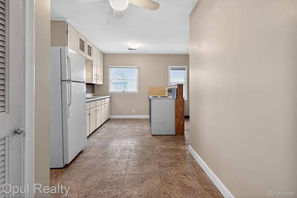 522 E Cavanaugh RD, Lansing, MI 48910