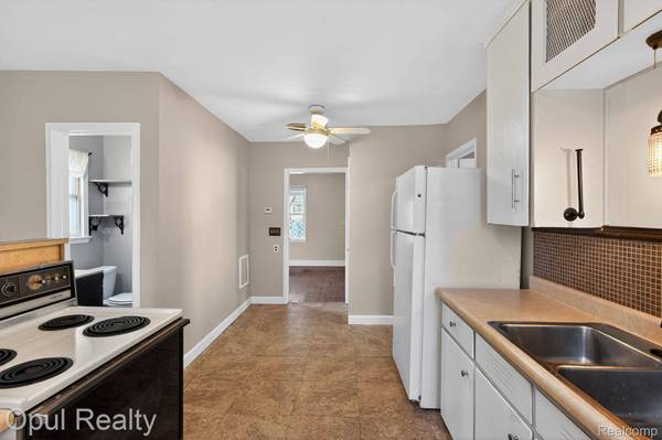 522 E Cavanaugh RD, Lansing, MI 48910