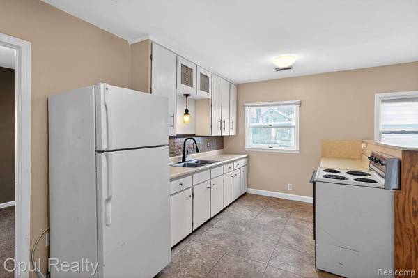 522 E Cavanaugh RD, Lansing, MI 48910