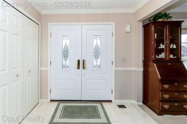 19760 Sussex AVE, Livonia, MI 48152
