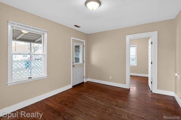 522 E Cavanaugh RD, Lansing, MI 48910