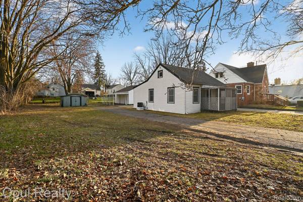 522 E Cavanaugh RD, Lansing, MI 48910